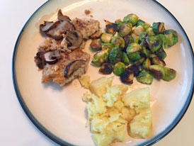 Nutritionist-Eats_Dinner.jpg